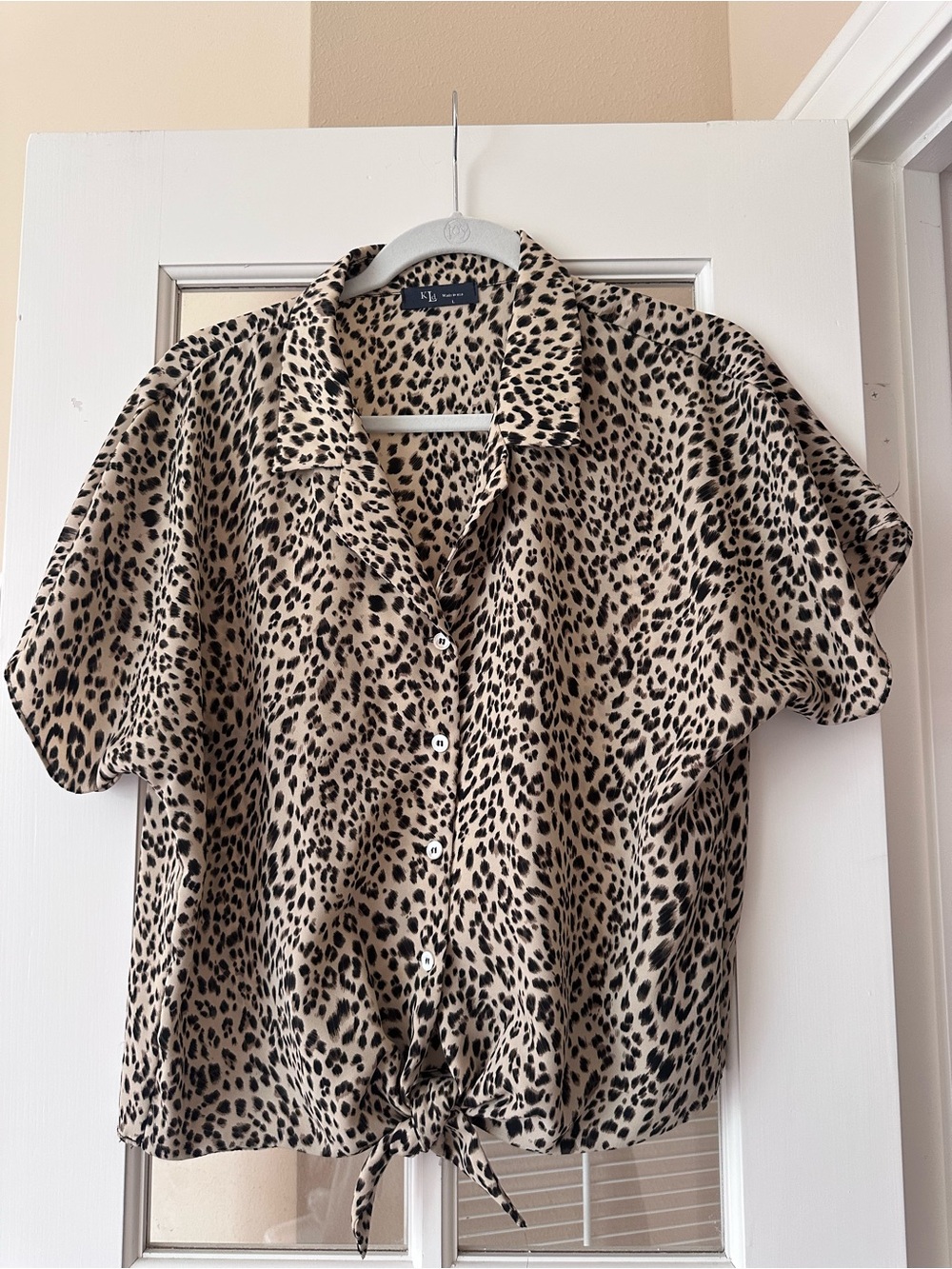 Button-Front Leopard Tie-Hem Top - Beige/Black
